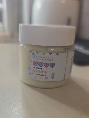 AMINNAH XOXO Lip Scrub